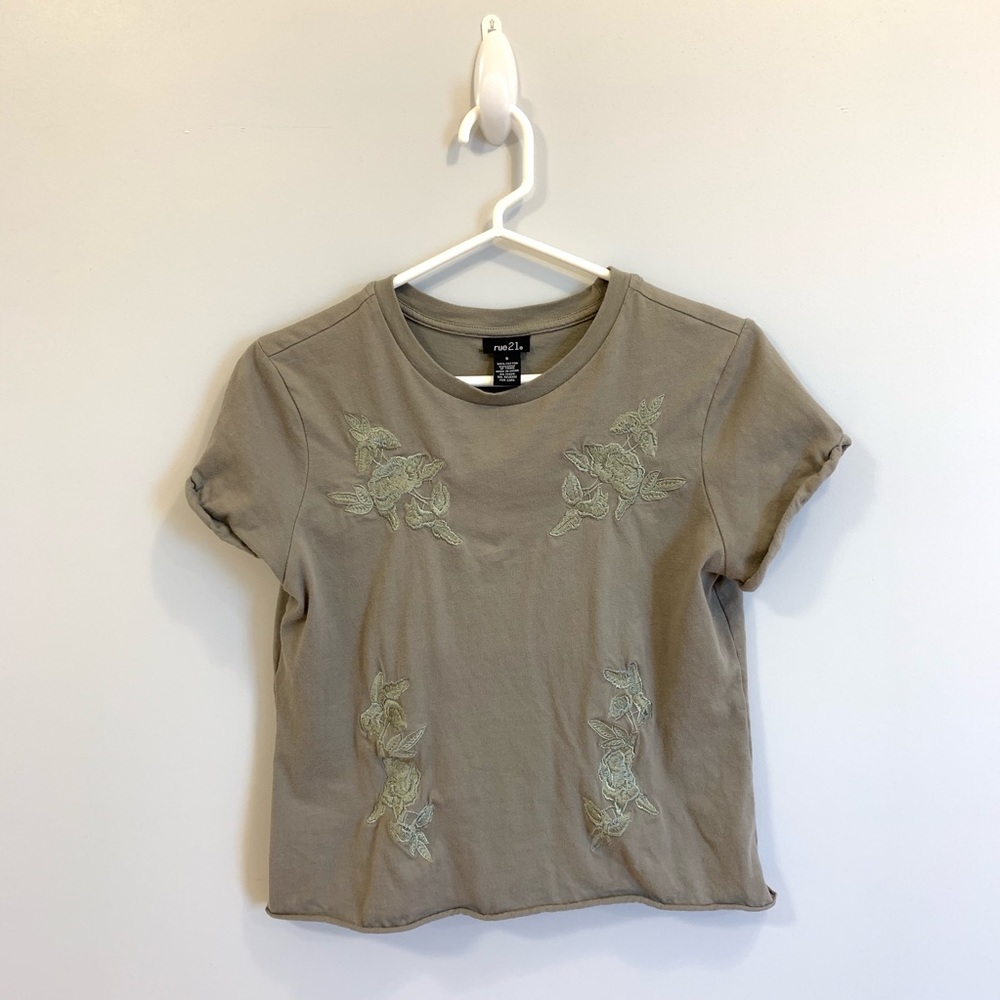 Olive green T-shirt | Rue21